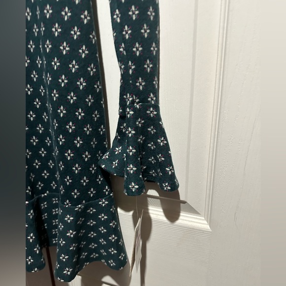 Bebop medium green dress with bell sleeves. High neck line - Picture 7 of 12